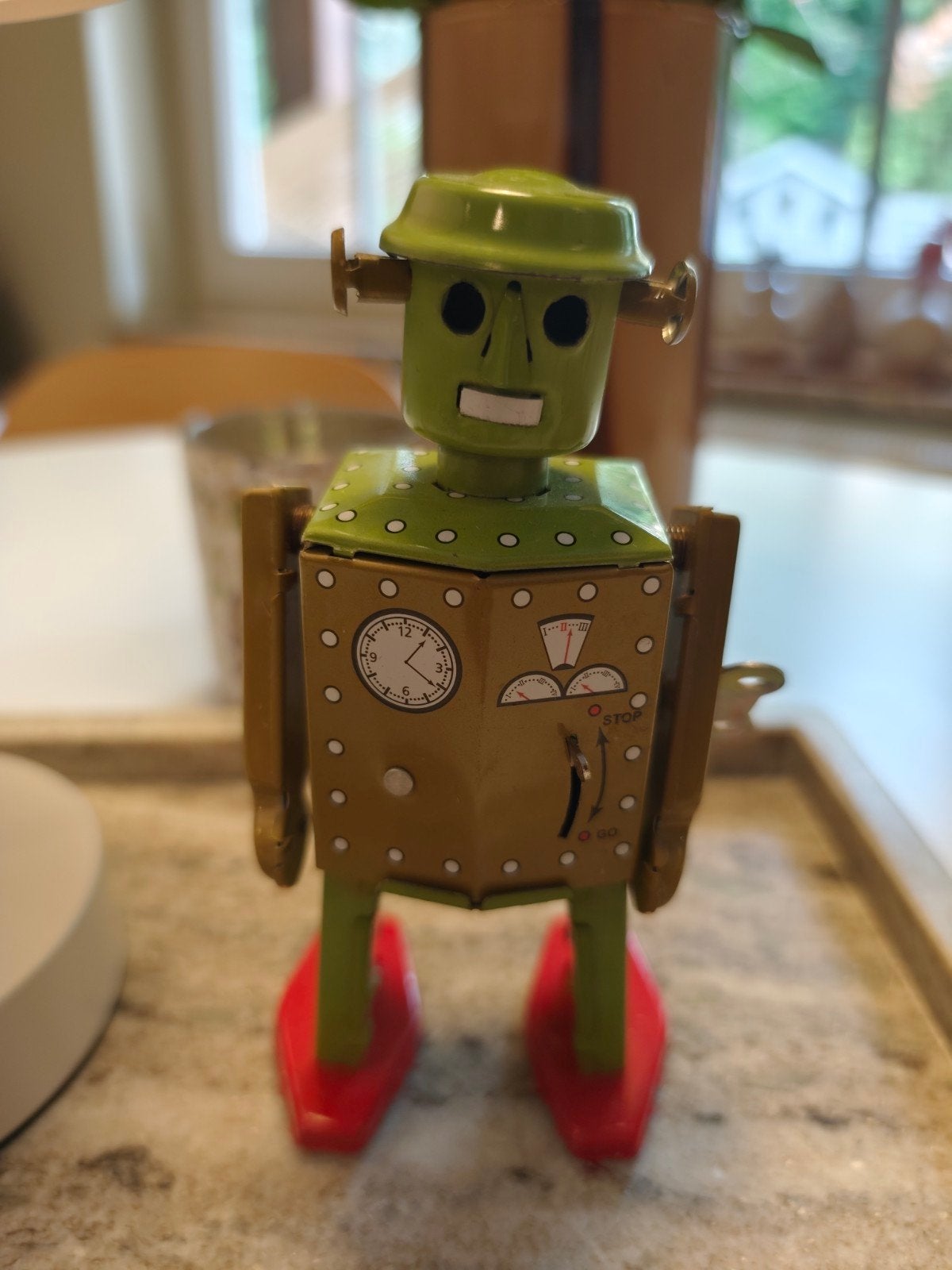 Vintage robot speelgoed, Ophalen