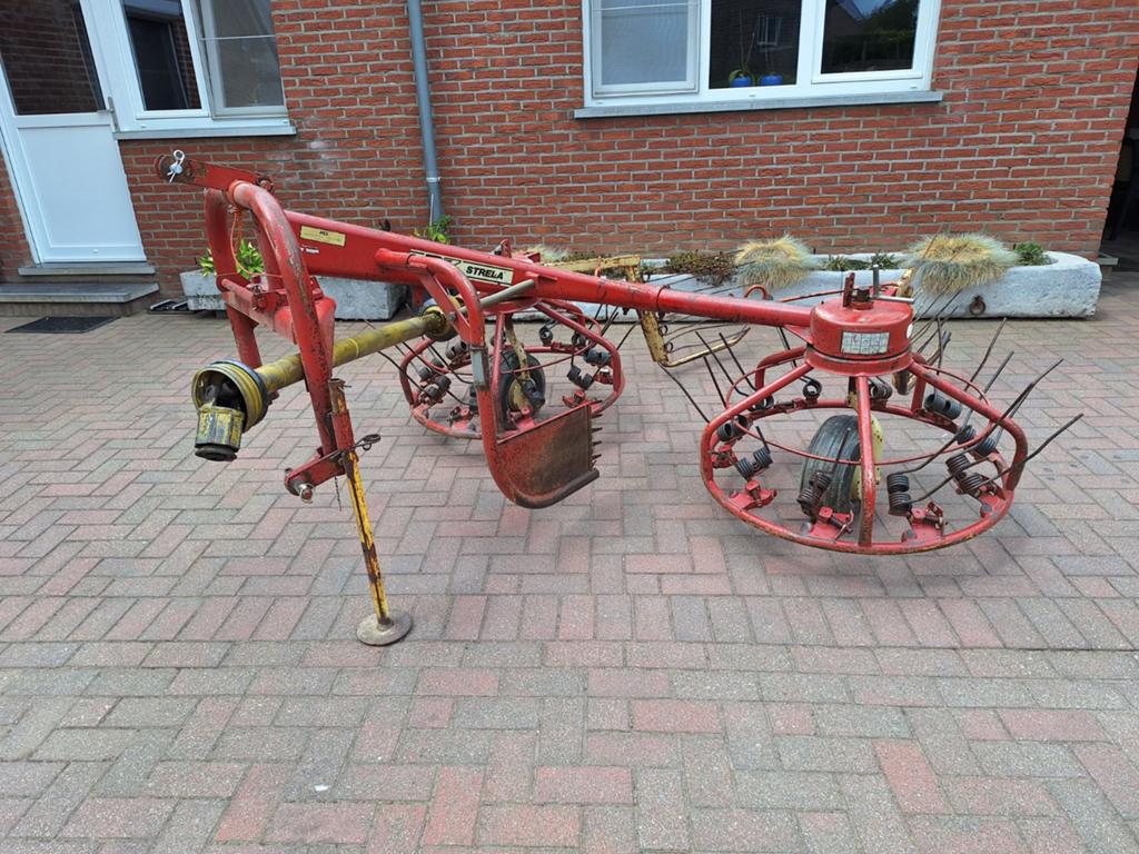 Râteau et shaker en une seule machine, Articles professionnels, Agriculture | Tracteurs, Enlèvement