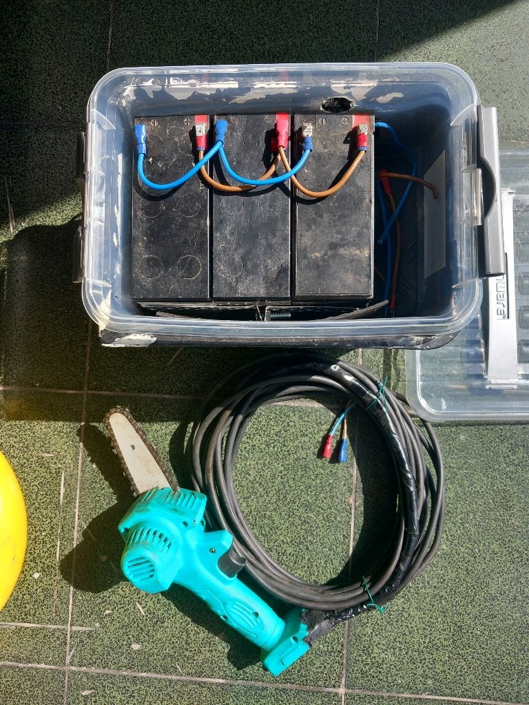 mini scie à arbre alimentée par batterie, Enlèvement, Utilisé, Rechargeable