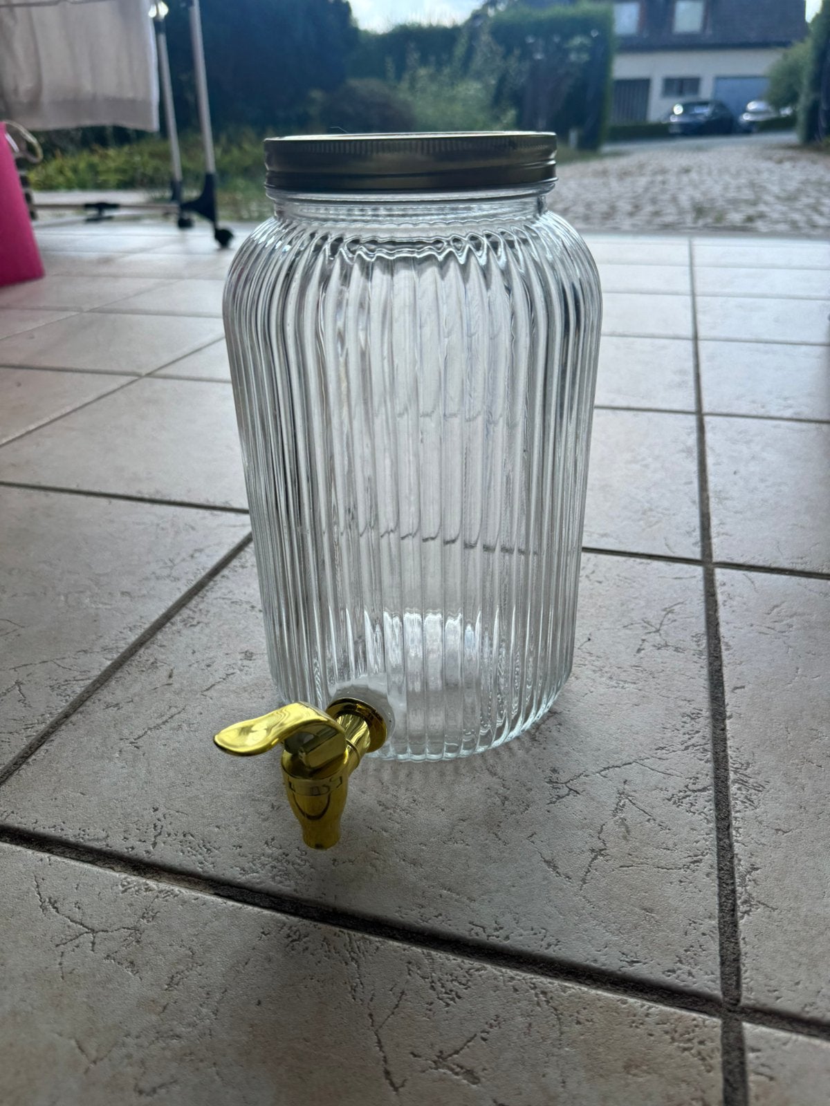 Distributeur de boissons en verre avec robinet, Enlèvement, Utilisé