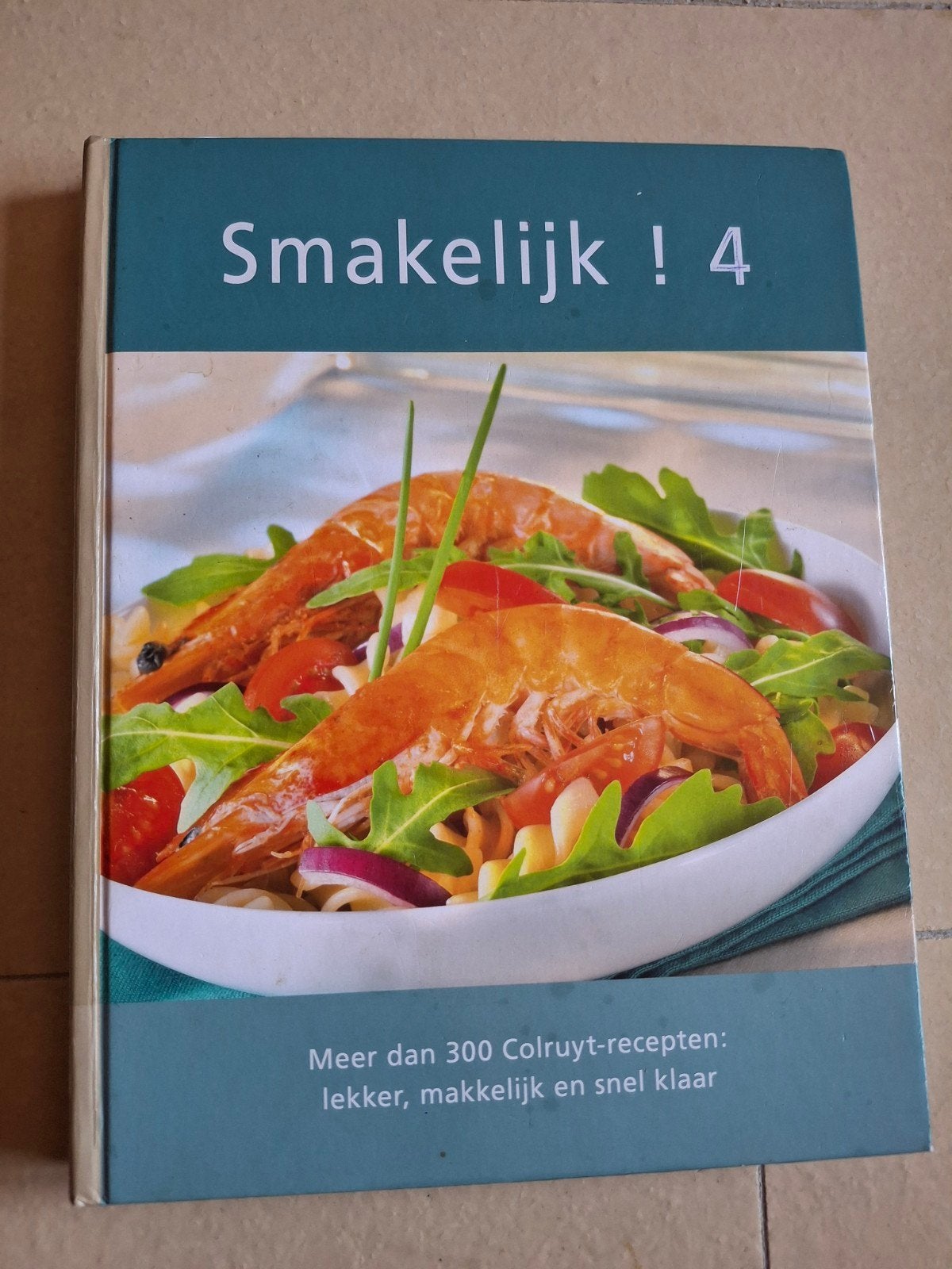 "Smakelijk" kookboek deel 4 Colruyt , 300 gerechten, Enlèvement ou Envoi
