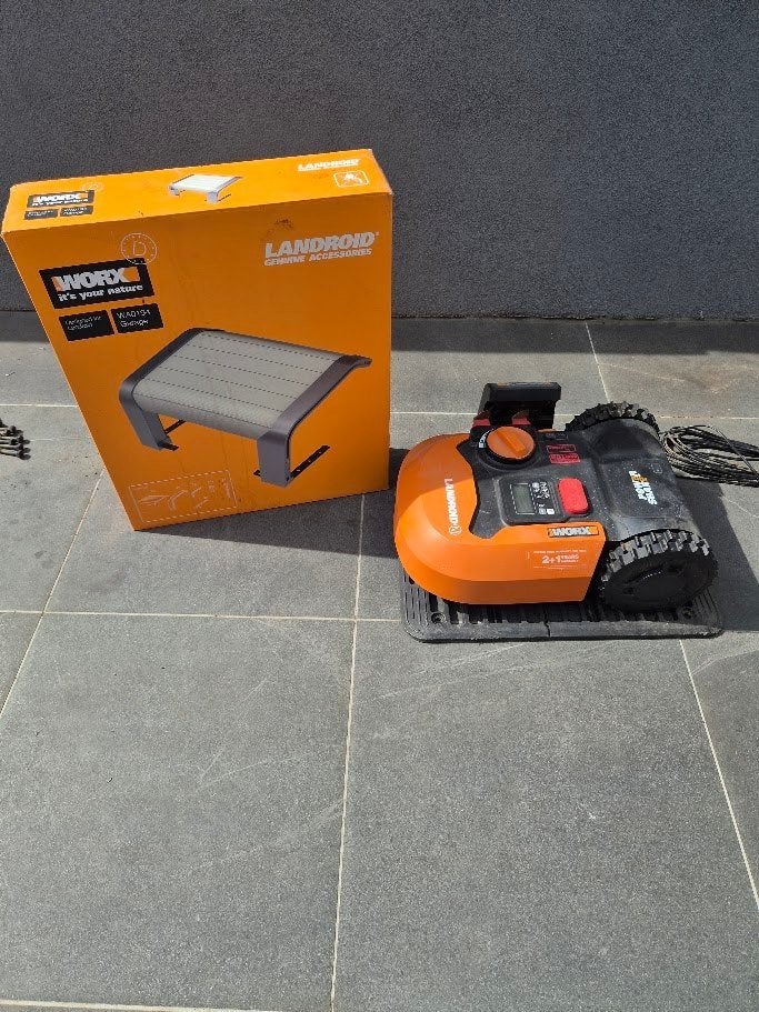 Robot tondeuse WORX Landroid M WR143E – 1000m² avec car port, Enlèvement, Utilisé, Avec capteur de pluie