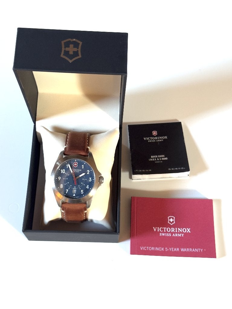 Victorinox Heritage 241964 40mm blauw – als nieuw, compleet, Handtassen en Accessoires, Overige merken, Leer, Staal, Polshorloge