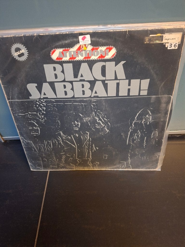 lp - black sabbath - attention 2 - bak 6, LP, Gebruikt, Ophalen of Verzenden, Hardrock