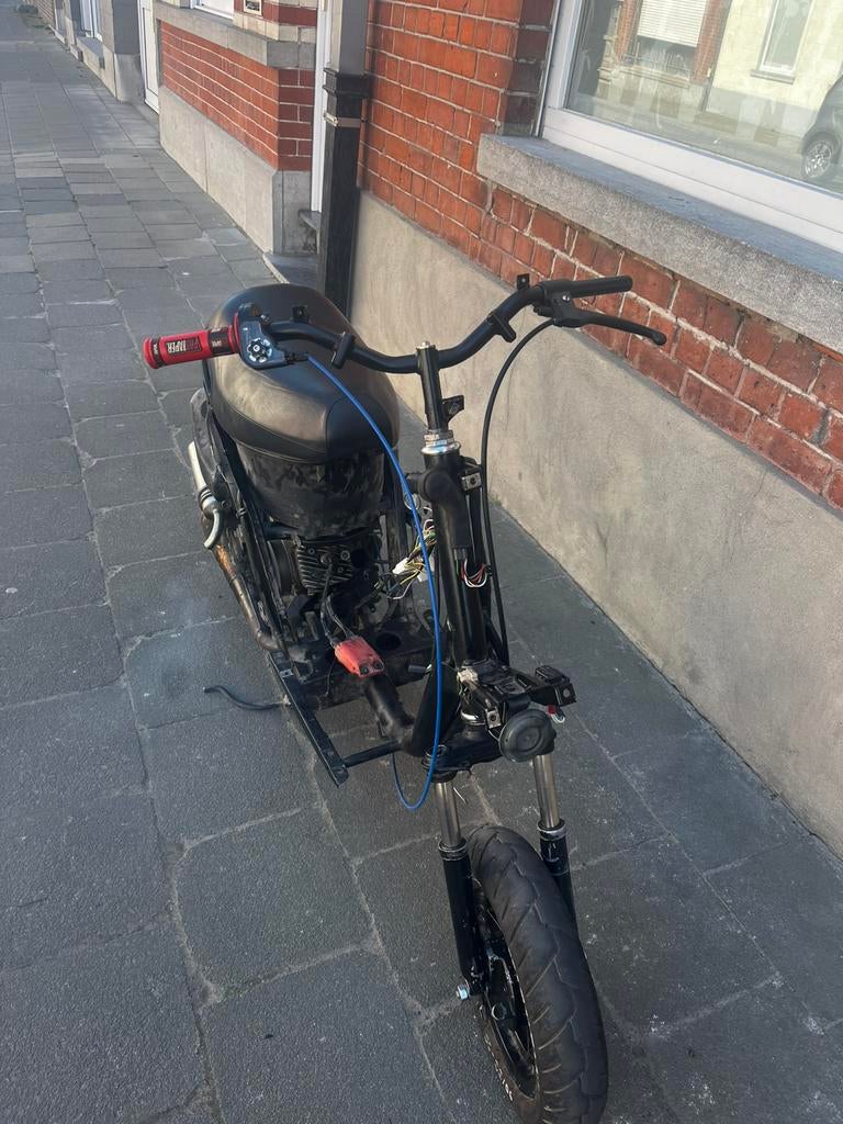 Type 1 met werk aan, Fietsen en Brommers, Ophalen, Zo goed als nieuw