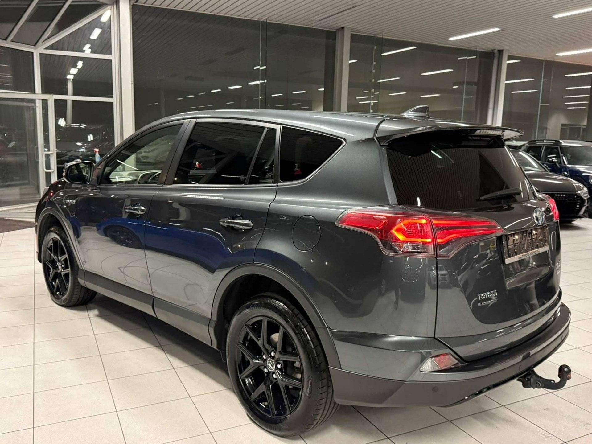 Toyota RAV4 Black Édition 2.5 Hybride/Essence Automatique 1, Autos, 116 g/km, Euro 6, Entreprise, 5 portes