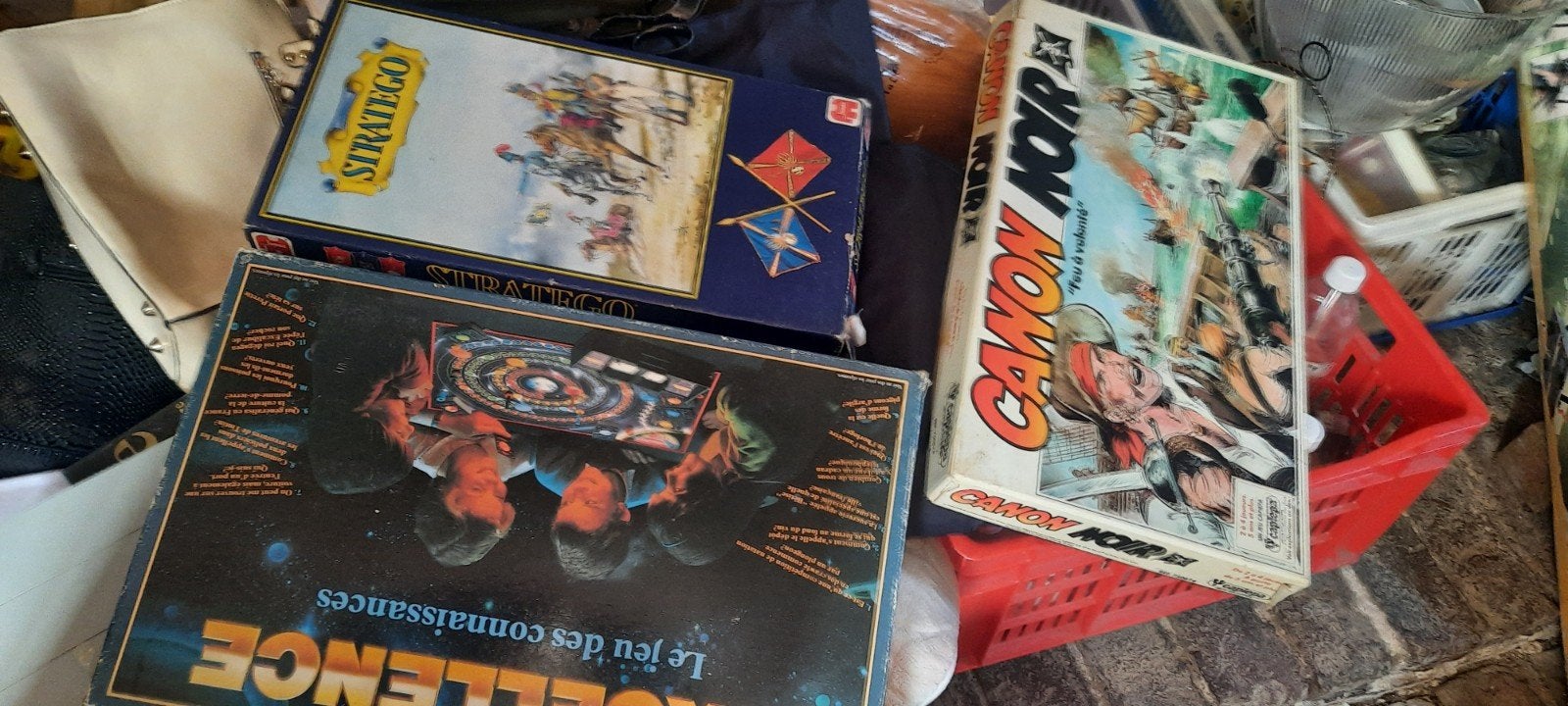 3 jeux de société ancien, Enlèvement