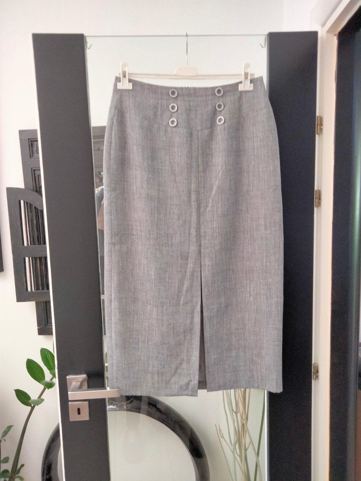 Lange grijze rok van het merk Biba.Maat 40.Lengte 85 cm.., Vêtements | Femmes, Jupes, Enlèvement ou Envoi, Taille 38/40 (M)