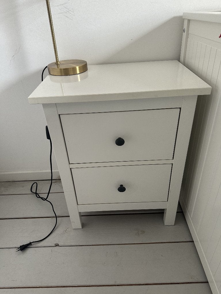 Table de chevet modèle HEMNES (IKEA), Maison & Meubles, 45 à 65 cm, Enlèvement, Utilisé, 55 à 70 cm