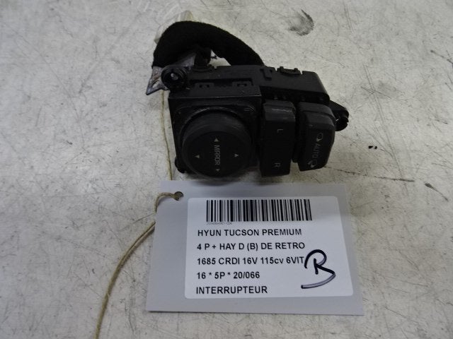SCHAKELAAR Hyundai Tucson (TL) (93573-D3000), Auto-onderdelen, Hyundai Motor Deutschland GmbH, Gebruikt, Kaiserleipromenade 5
63067  Offenbach am Main, DE