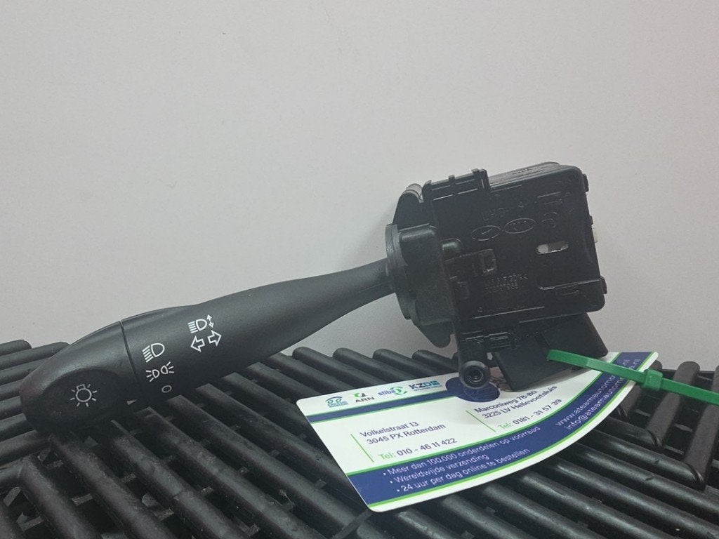 COMMUTATEUR CLIGNOTANT Hyundai i10 (F5) (01-2007/12-2017), Hyundai Motor Deutschland GmbH, Kaiserleipromenade 5
63067  Offenbach am Main, DE