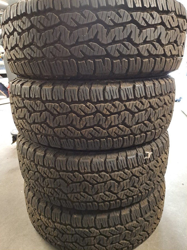 Matador Izzarda A/T 2 MP72 215/60 R17 96H, Auto-onderdelen, Banden en Velgen, Ophalen, 17 inch, All Season, Band(en)