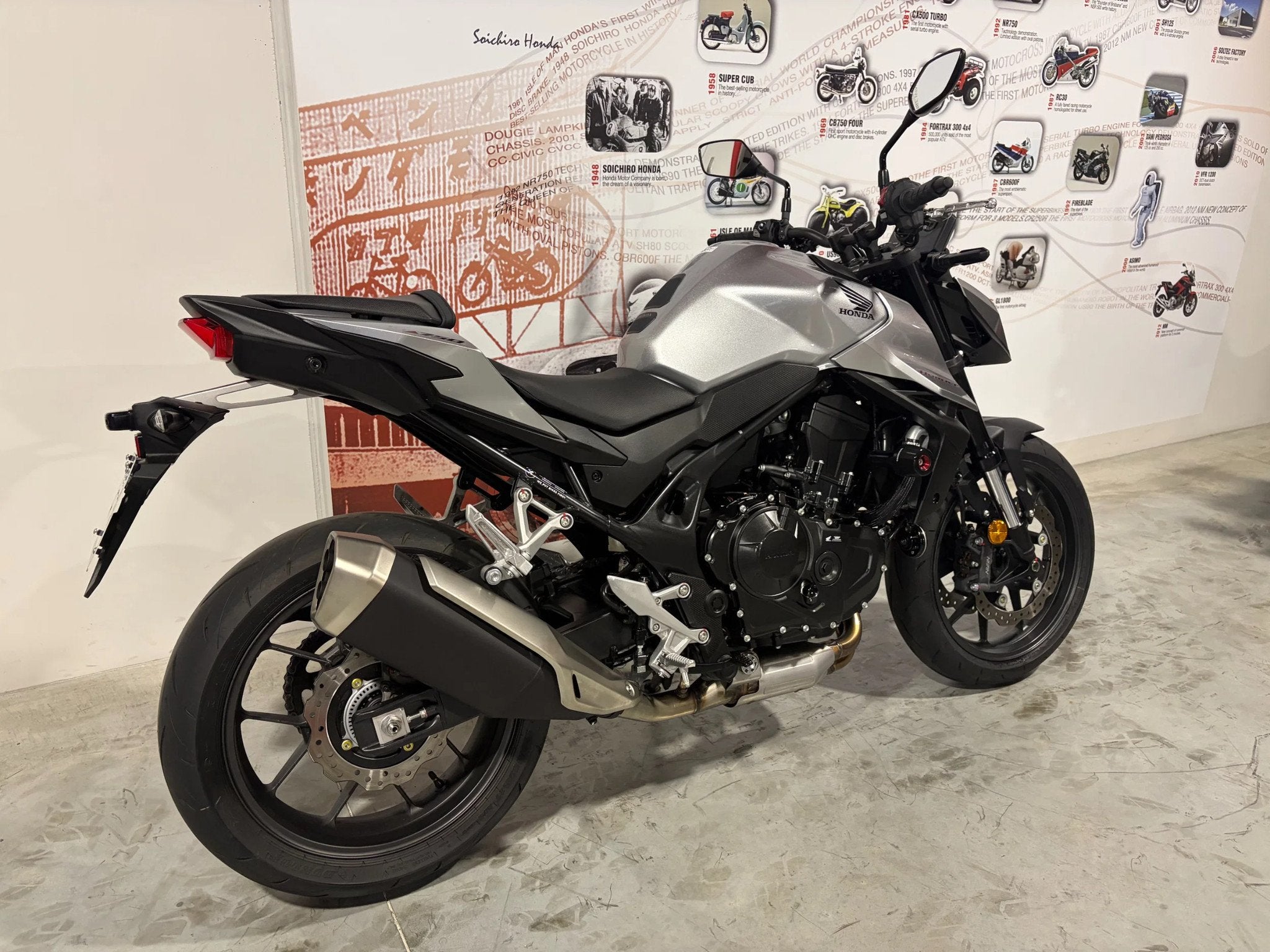 Honda CB750 Hornet in prachtstaat met quikshifter (bj 2025), Motoren, 750 cc, Meer dan 35 kW, Overig, Handgeschakeld
