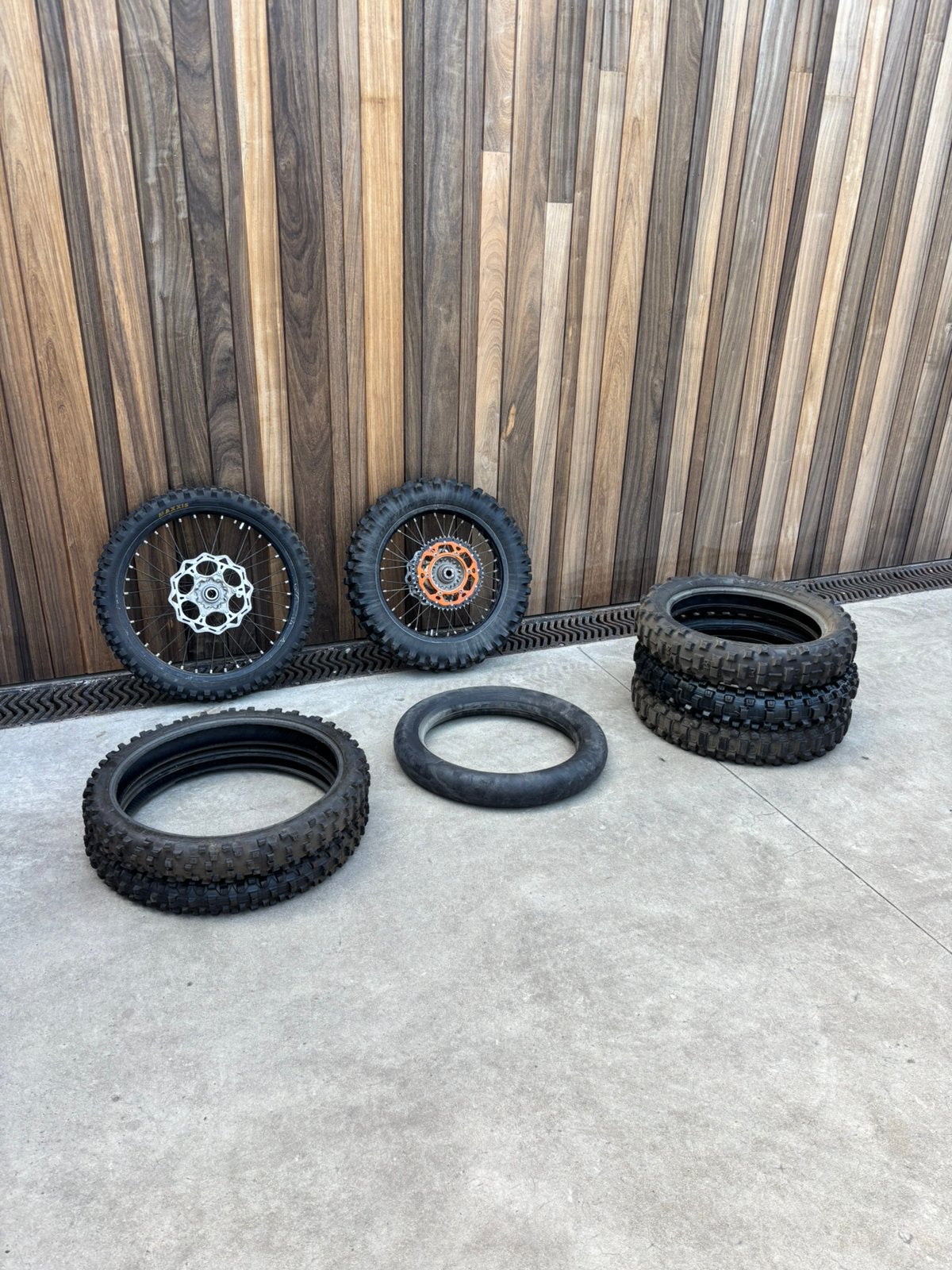 Lot enduro wielen + banden, Ophalen