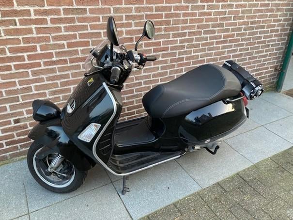 Vespa GTV 300CC Edizione Speciale "Monte Napoleone", Motoren, Scooter, 300 cc, Particulier, Minimaal motorrijbewijs A2