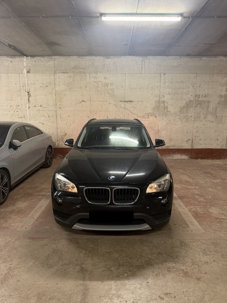 BMW X1 Te koop winter & zomerbanden op velg, Auto's, Zwart, Leder, Particulier, Zetelverwarming