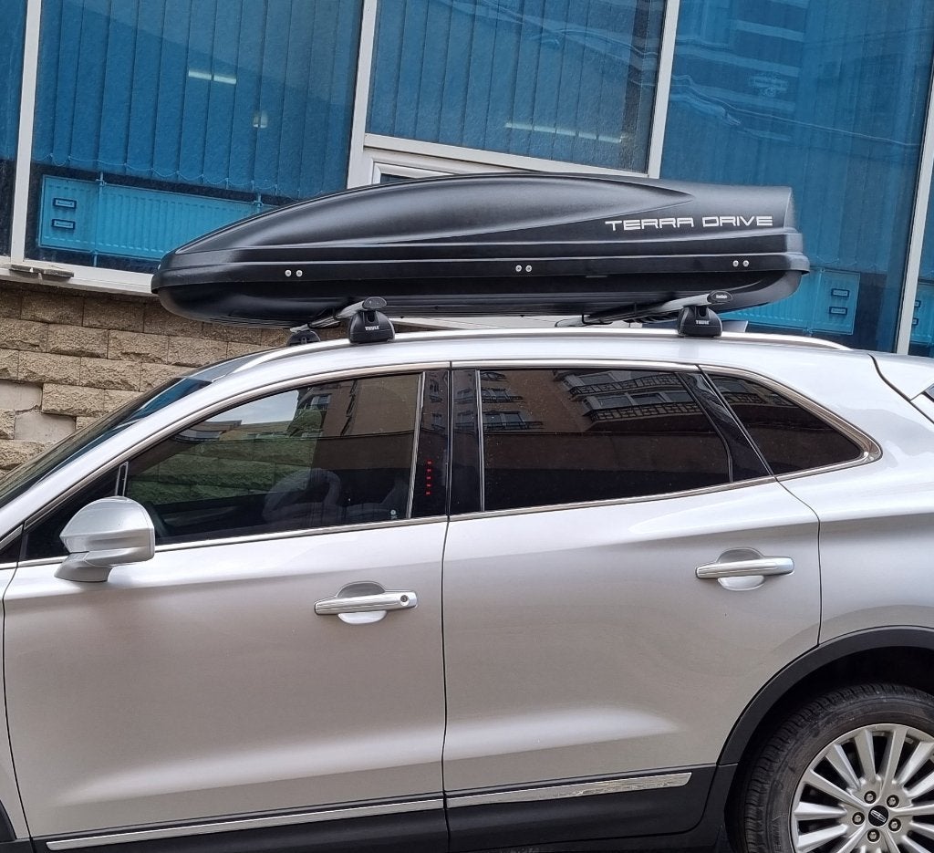 Coffre de toit Terra Drive 480L + barres de toit Turtle, Autos : Divers, Coffres de toit, Comme neuf, Enlèvement ou Envoi
