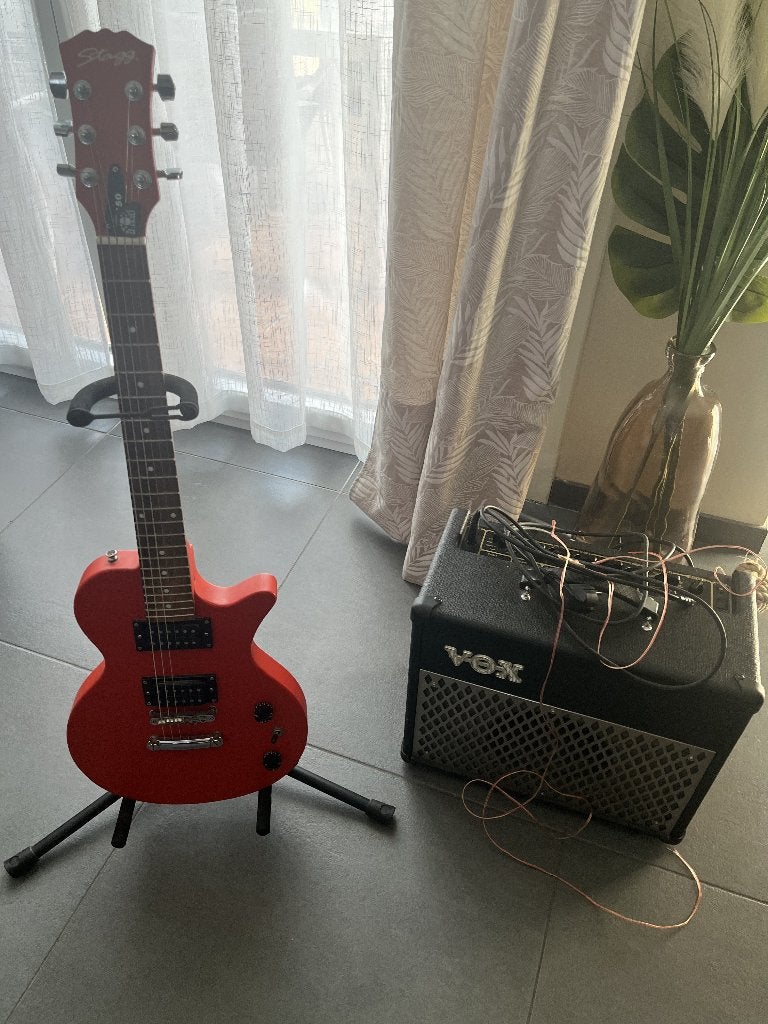 Stagg gitaar en VOX-versterker, Muziek en Instrumenten, Ophalen, Gebruikt, Gitaar, Minder dan 50 watt