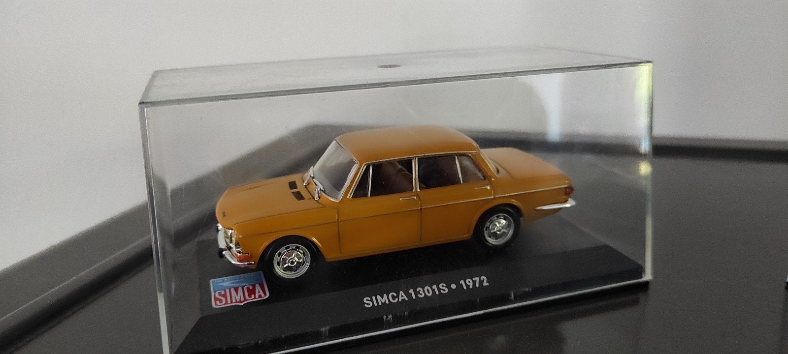 Simca 1301s orange 1972 1:43 dans vitrine, Enlèvement ou Envoi
