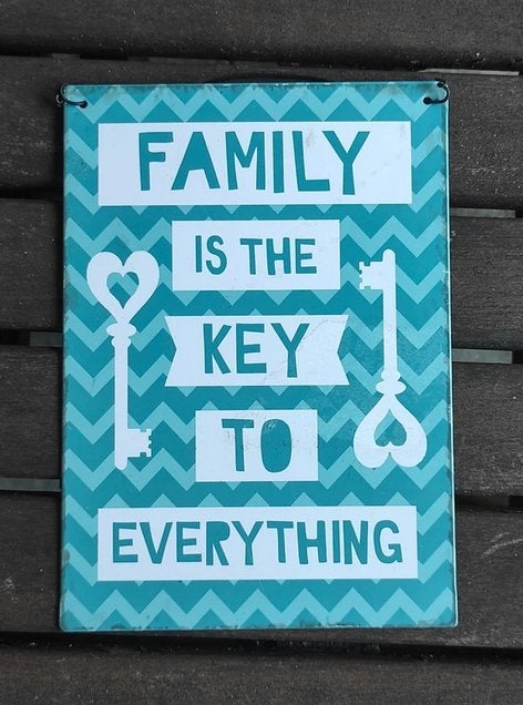 Metalen ophang bord sign family key to everything, Ophalen, Metaal, Gebruikt, Wandhanger