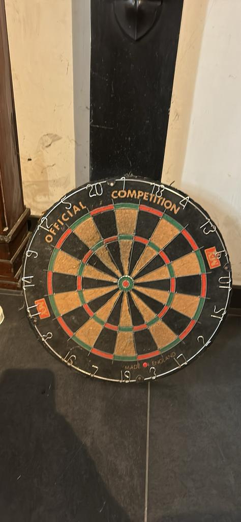 Winmau officieel Engels competitie dartsboard, Sport en Fitness, Darts, Ophalen, Gebruikt, Dartbord