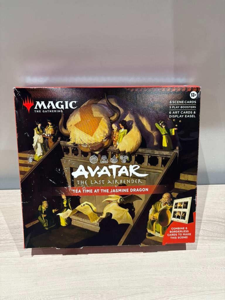 MTG Avatar Tea Time at the Jasmine Dragon Scene Box, Ophalen of Verzenden, Zo goed als nieuw