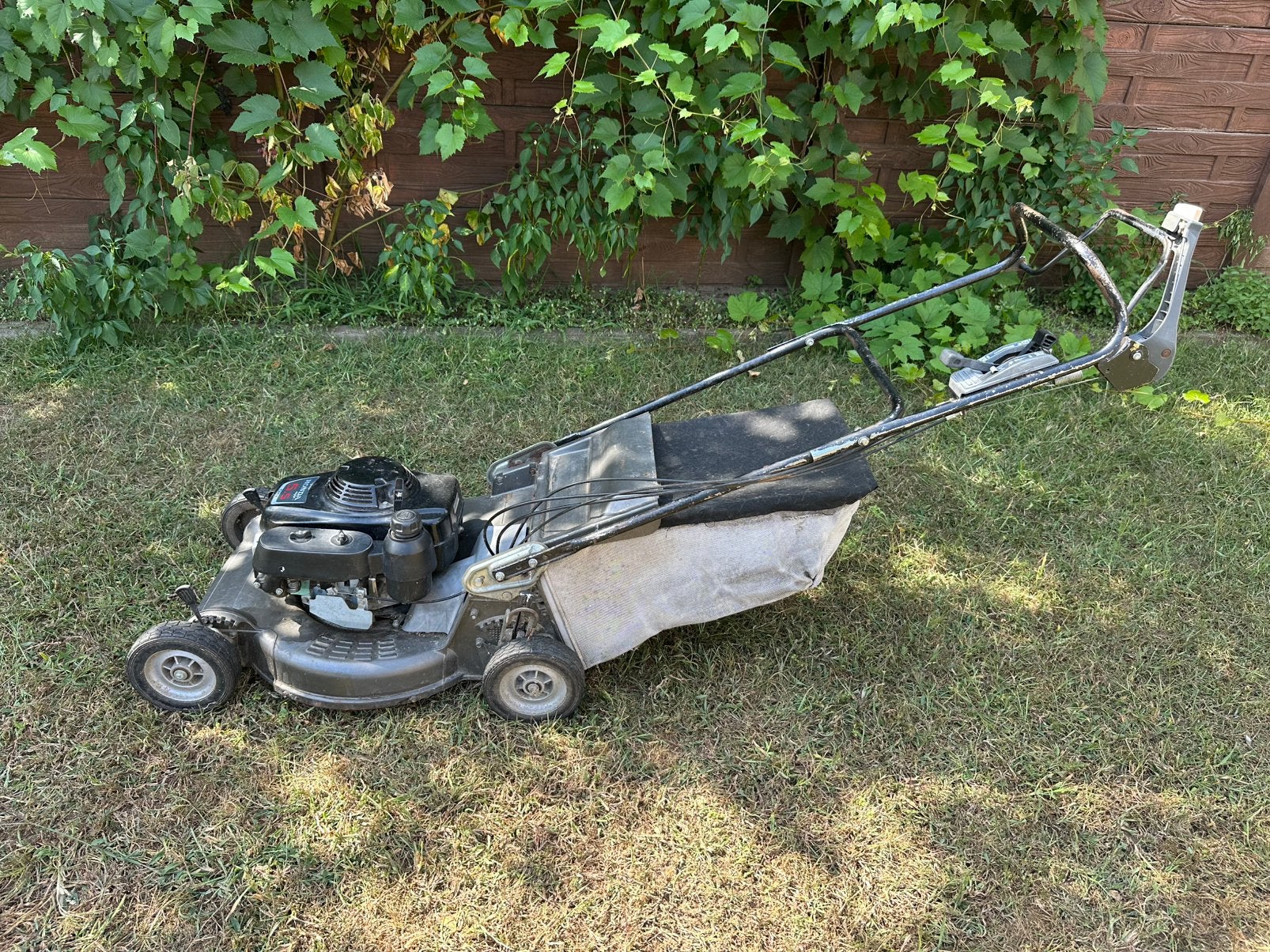 Grasmaaier honda 5.5 pk, Tuin en Terras, Grasmaaiers, Ophalen, Zo goed als nieuw, Versnellingen