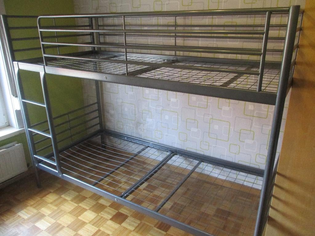 Stapelbed Grijs metaal Ikea Svarta, Huis en Inrichting, Ophalen, Gebruikt, 90 cm, Eenpersoons