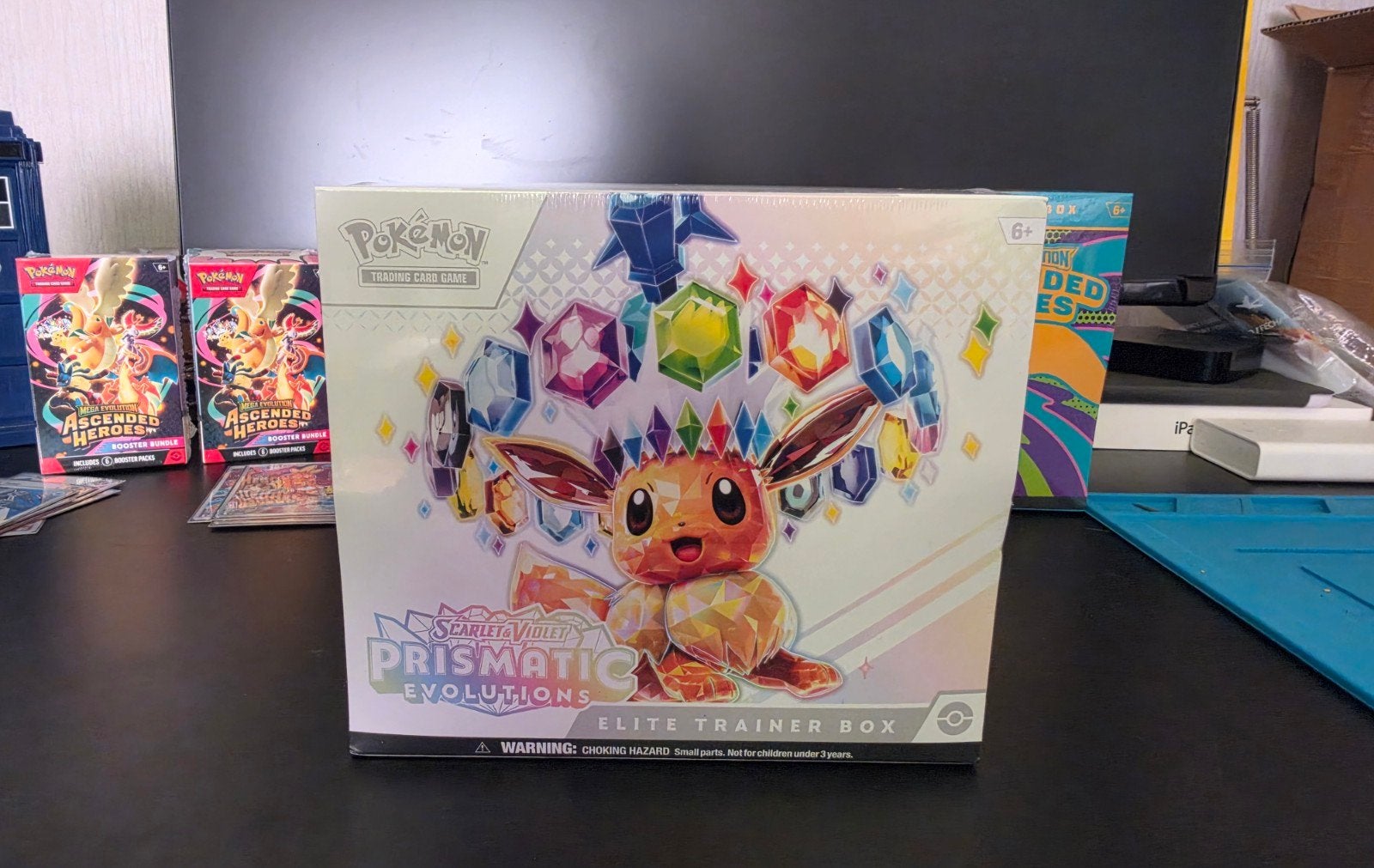 Pokémon Prismatic Evolutions Elite Trainer Box, Enlèvement ou Envoi, Neuf