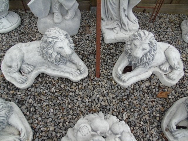 lion coucher , super prix de 180 pour la paire !!, Enlèvement, Comme neuf