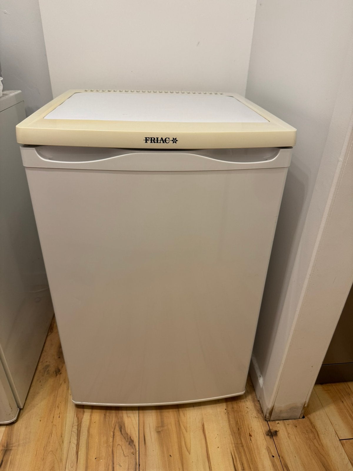 Vriezer FRIAC 80L A++, Minder dan 85 cm, Minder dan 60 cm, Zo goed als nieuw, Energieklasse A of zuiniger