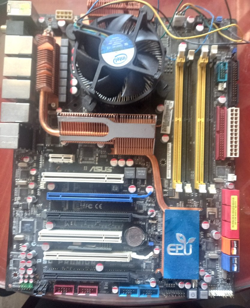 Carte Mere ASUS P5Q avec Intel Core2 Quad Q8200, Socket 775, DDR2, Utilisé, ATX