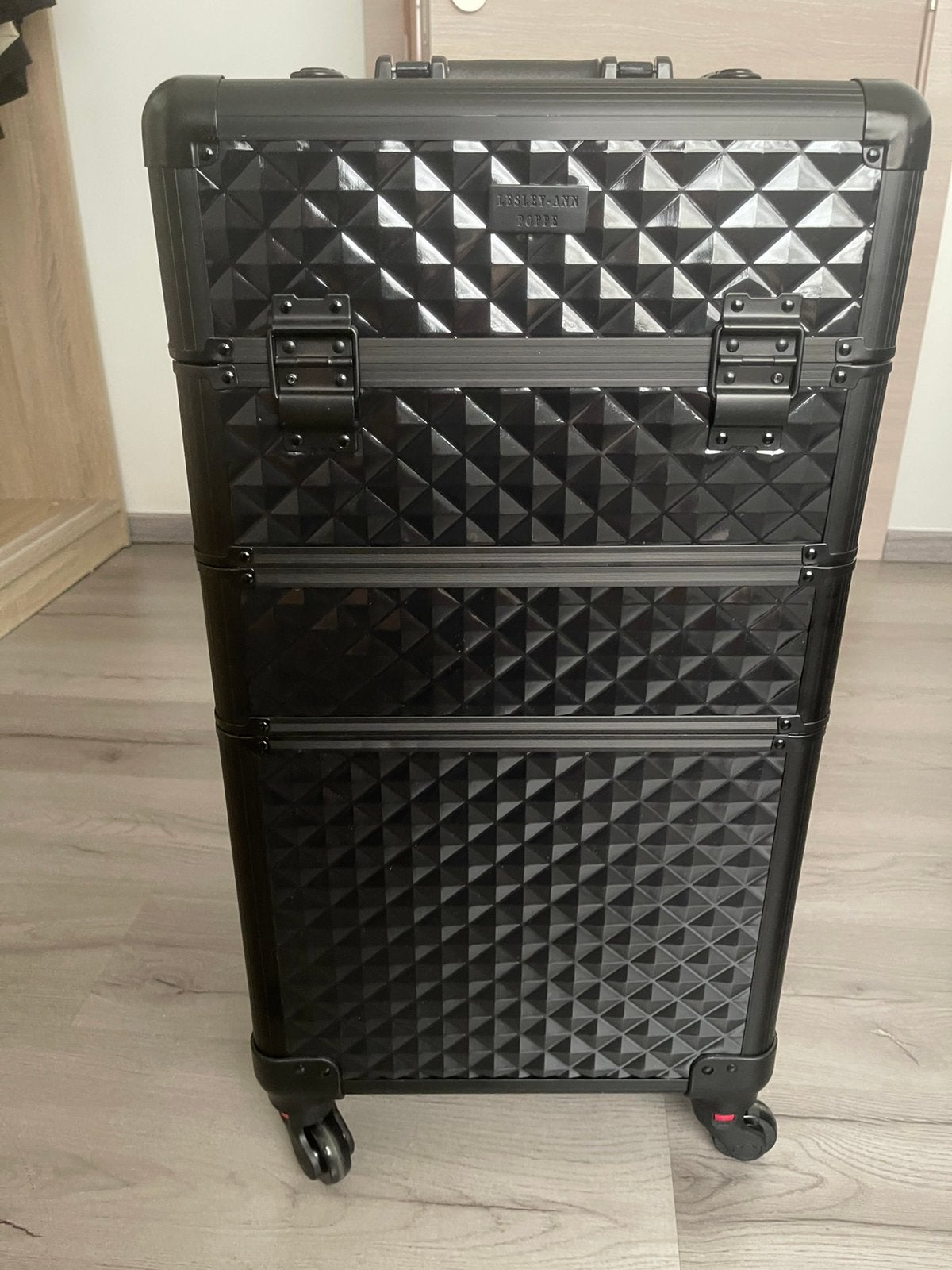 Set de pédicure + bain de paraffine + accessoires, Enlèvement ou Envoi, Comme neuf, Roulettes