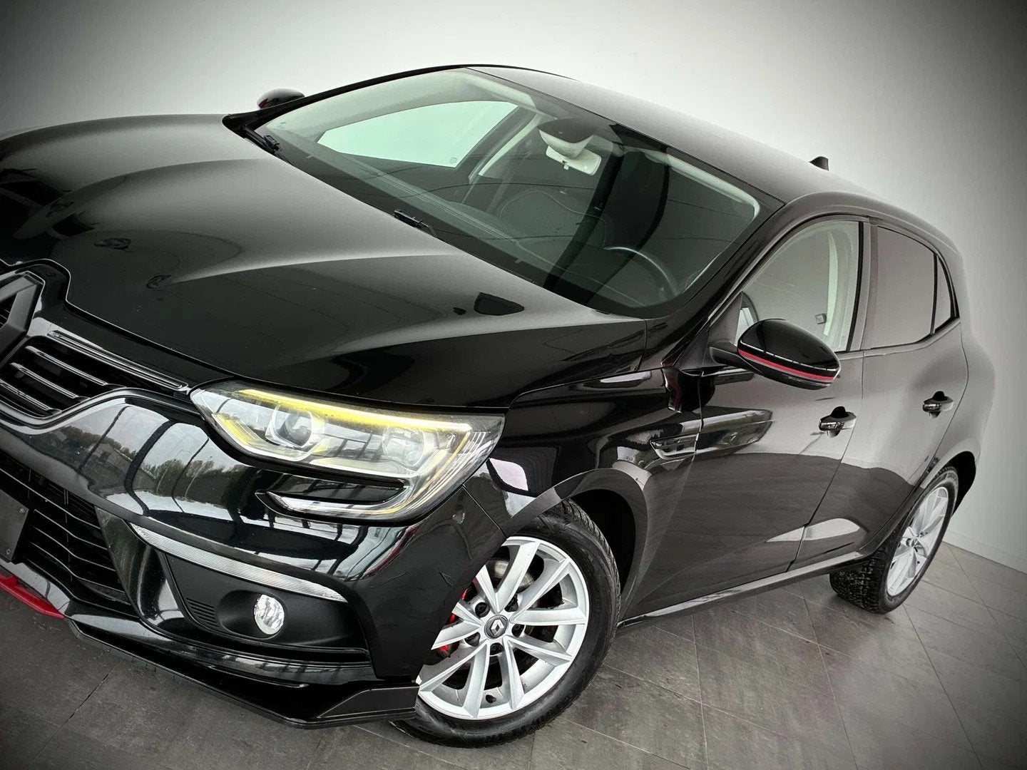 Renault Mégane 1.2 TCe Energy Intens - VENTE MARCHAND/EXPOR, 1197 cm³, Achat, Entreprise, Boîte manuelle