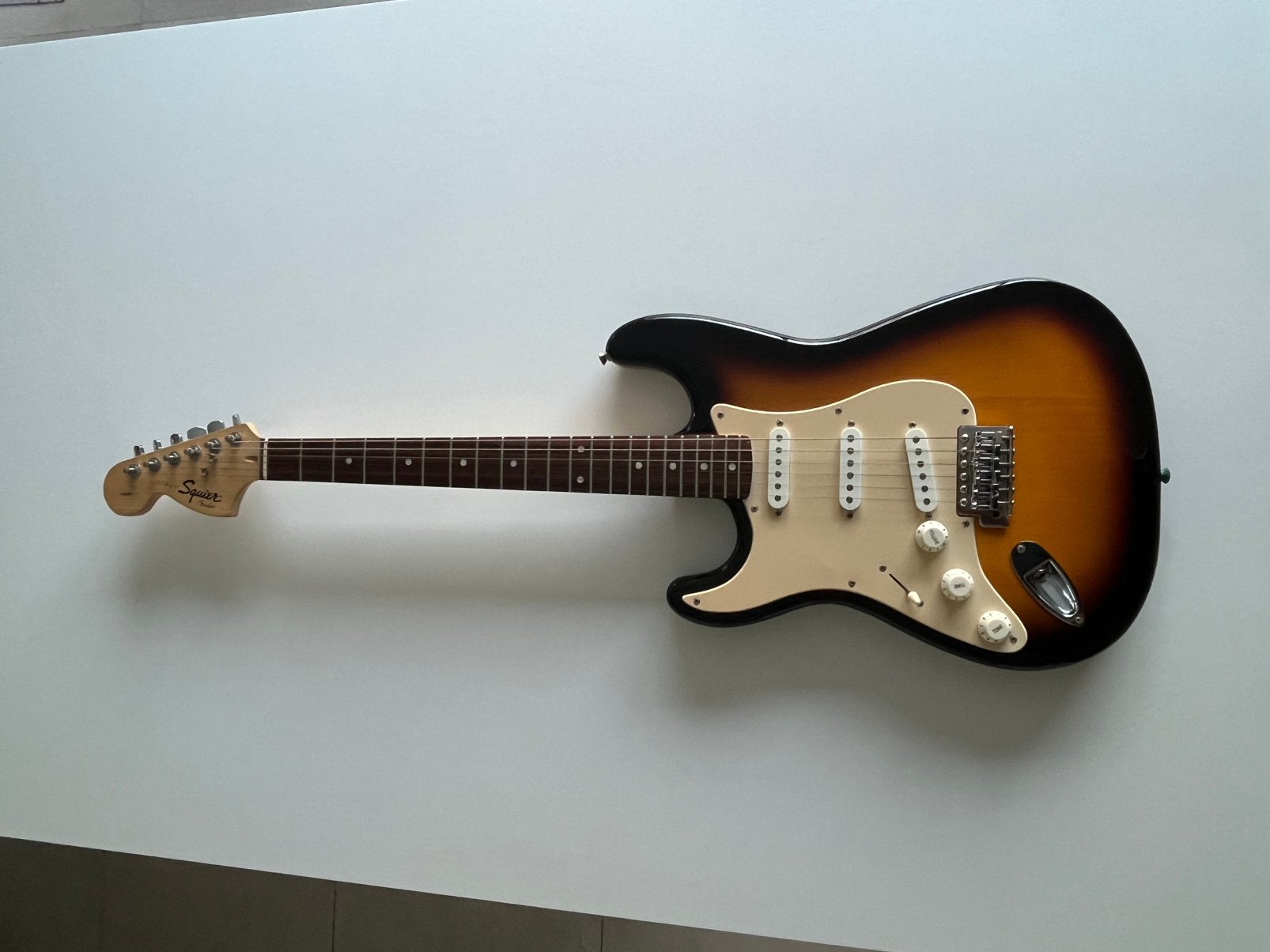 linkshandig Squier, Musique & Instruments, Instruments à corde | Guitares | Électriques, Utilisé, Fender, Enlèvement