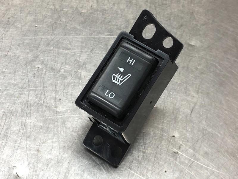 STOELVERWARMING SCHAKELAAR Nissan X-Trail (T32), Gebruikt, Nissan