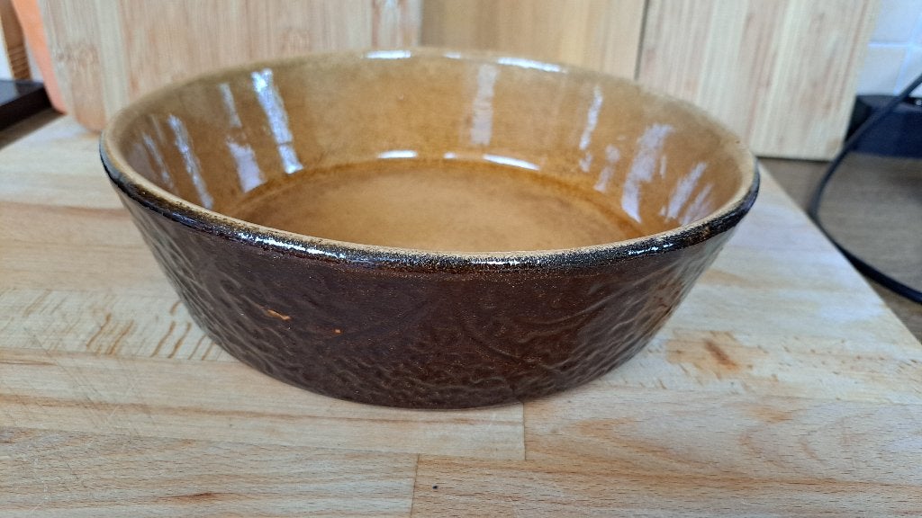 Vintage keramieken schaal 24.5 cm, Huis en Inrichting, Gebruikt, Porselein of Keramiek, Schaal, Rond