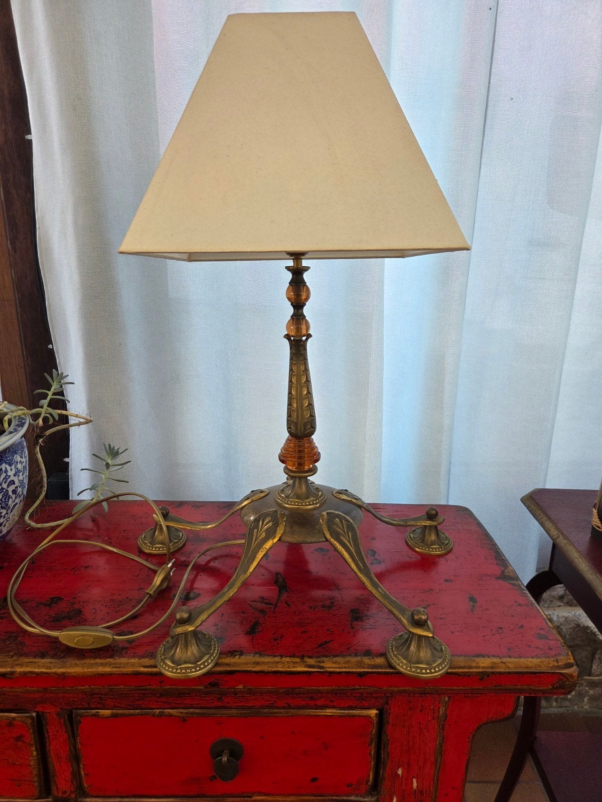 Lampe art déco,  1920-1930. Laiton et verre pressé ambre, Enlèvement ou Envoi