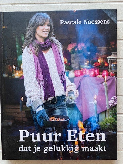 PUUR ETEN kookboek van Pascale Naessens Nieuwstaat, Livres, Enlèvement ou Envoi, Comme neuf, Pascale Naessens, Cuisine saine