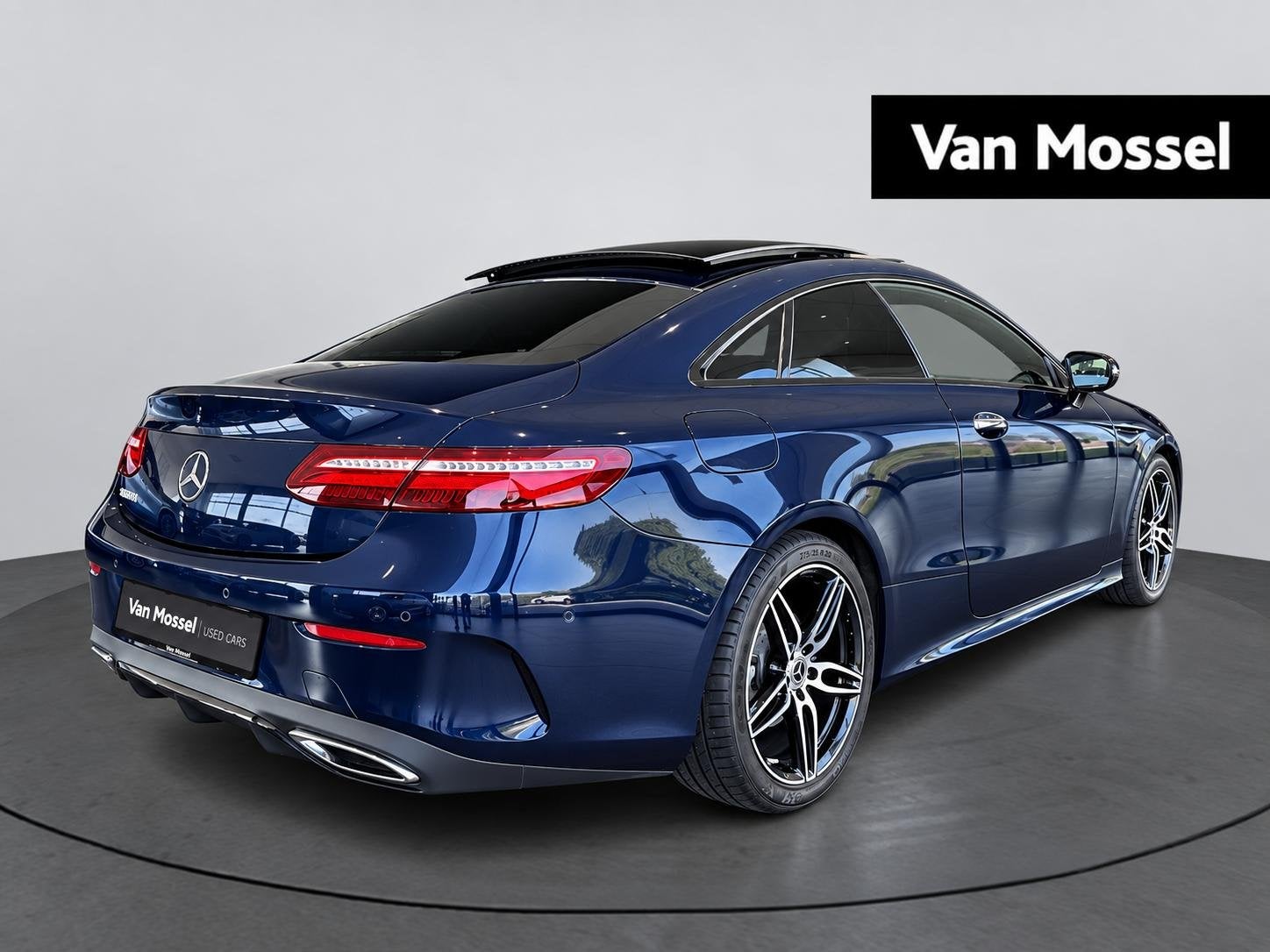 Mercedes-Benz E 300 D Coupé AMG LINE + LEDER + PANO DAK + B, Auto's, Automaat, 4 cilinders, Blauw, Bedrijf