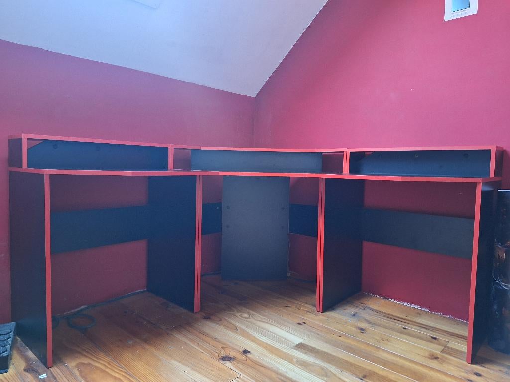 Bureau de gaming en coin, Enlèvement, Utilisé, Noir, Bureau gaming