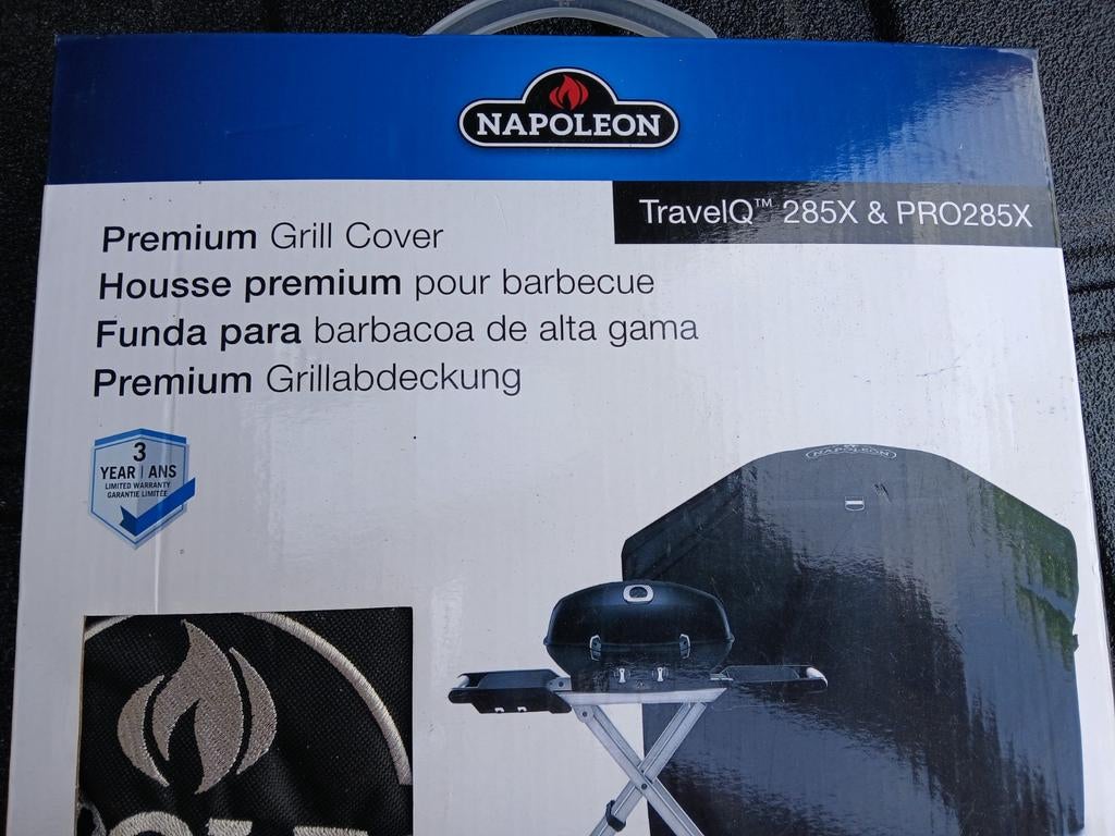 A vendre Housse et Grille en fonte Napoléon Travel Q 285
