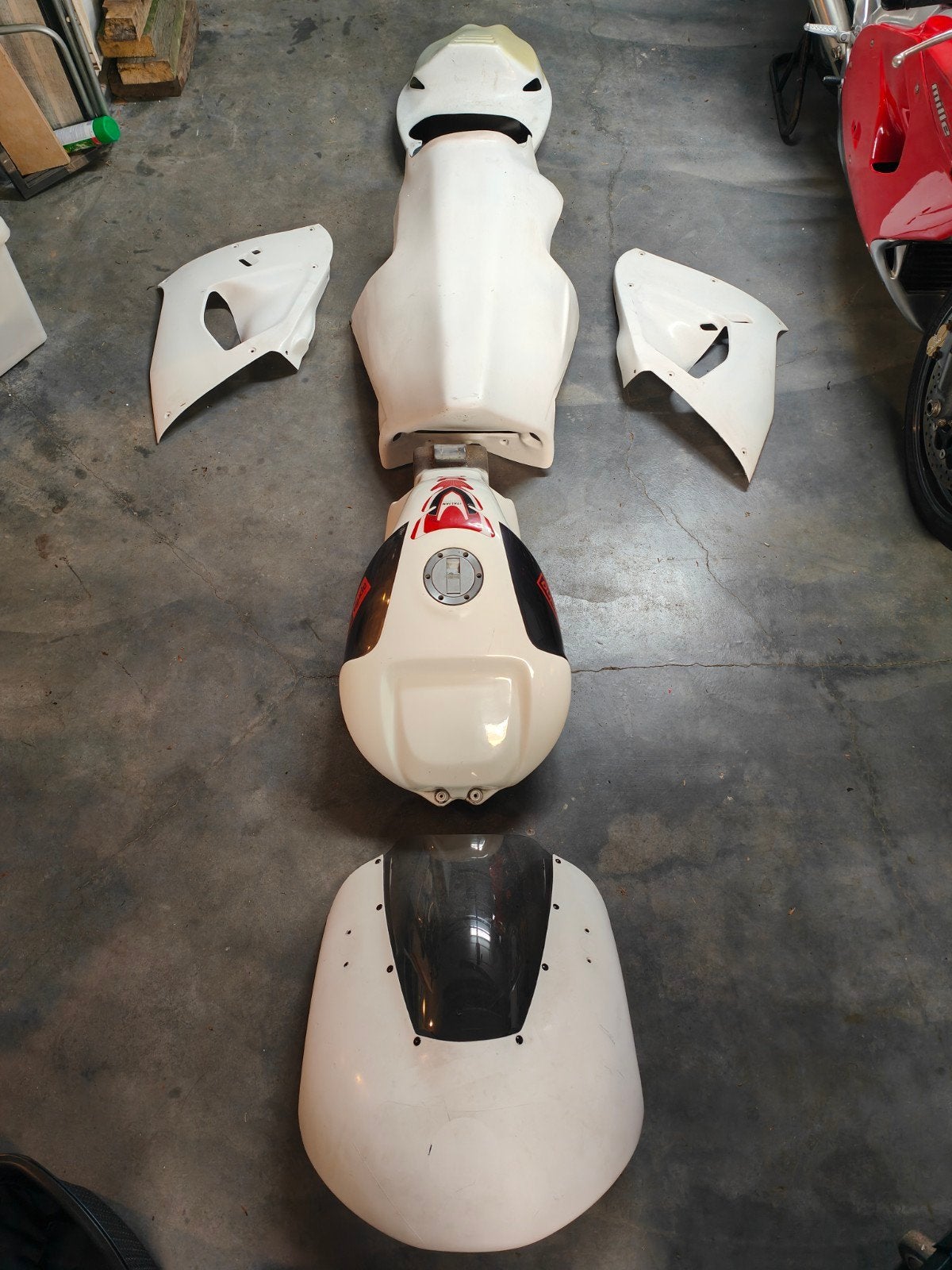 Aprilia RSV mille race track set, Motoren, Ophalen