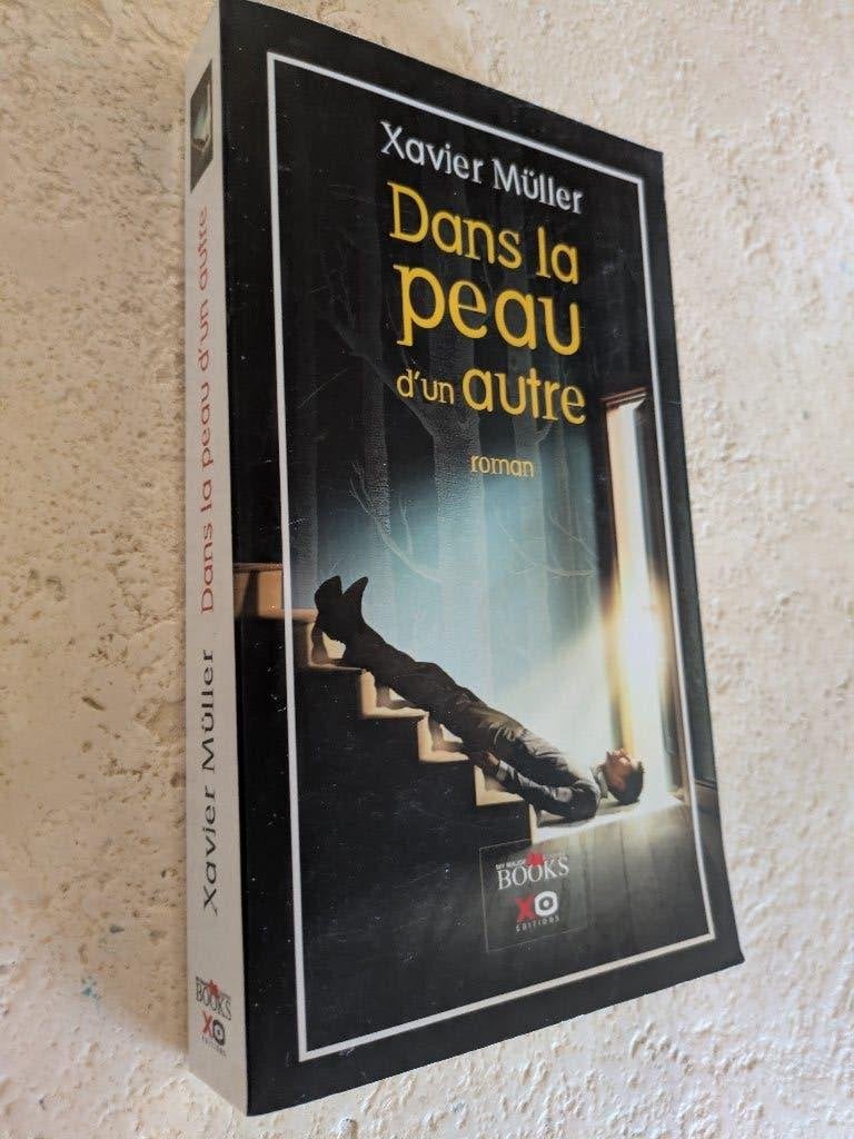 Dans la peau d'un autre (Xavier Müller)., Boeken, Europa overig, Verzenden, Zo goed als nieuw, Xavier Müller.