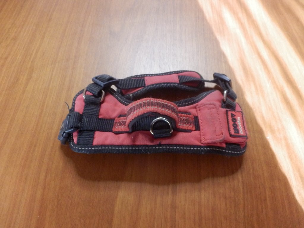 (13) -Harnais chien taille M rouge noir - zolux -, Animaux & Accessoires, Autres marques, Enlèvement ou Envoi, Comme neuf, Harnais pour chien