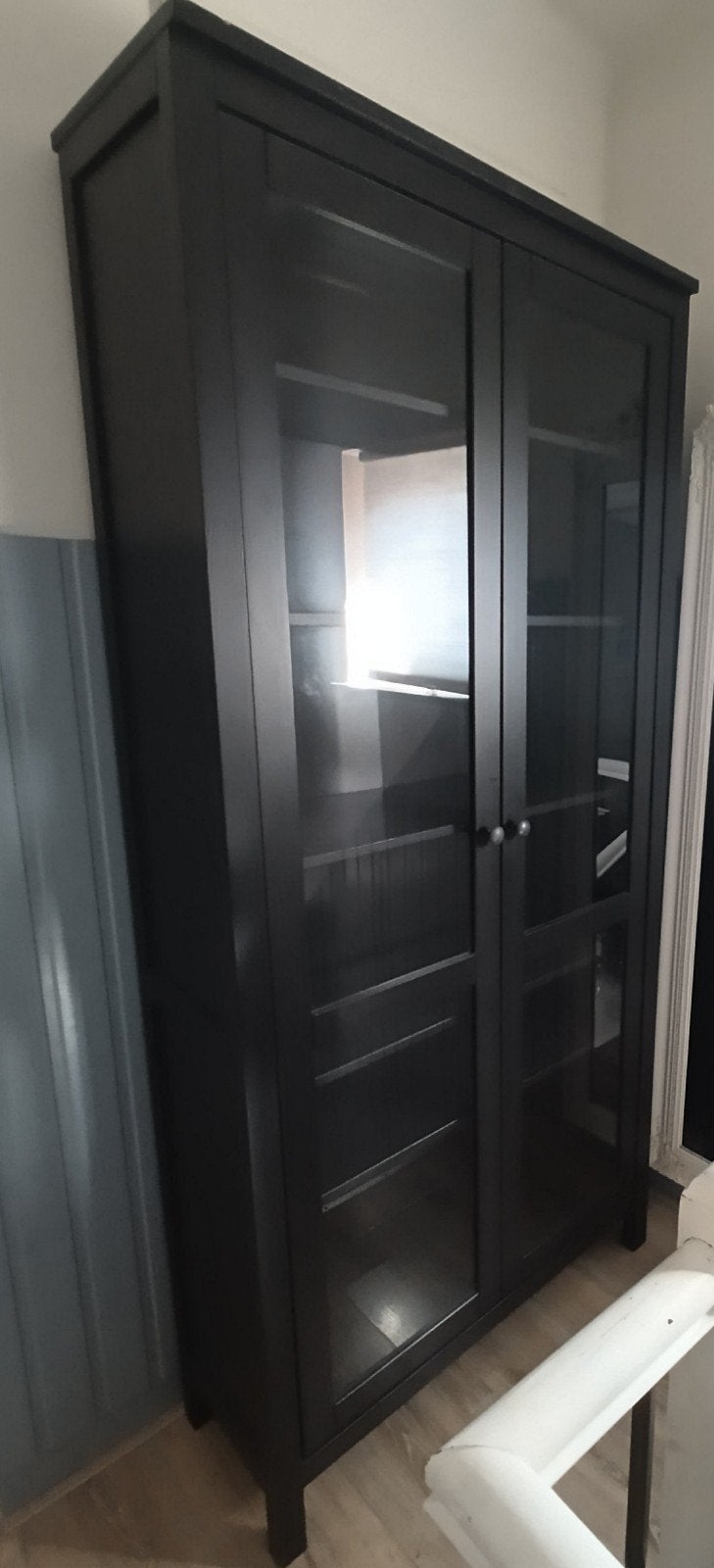Ikea Zwarte Boekenkast Met Glazen Deuren 197x89x34cm, Ophalen