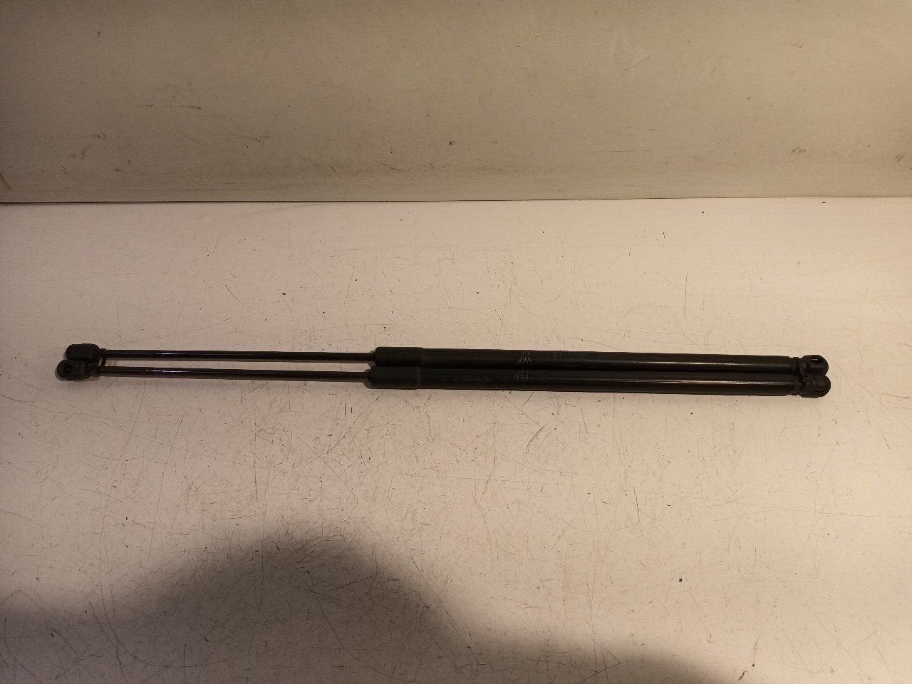Gasdrukveerset achter Ford C-Max, Onderdelen@venauto.nl, Van der Ven Autorecycling B.V., Gebruikt, Ettenseweg 76, 4706 PB Roosendaal, The Netherlands