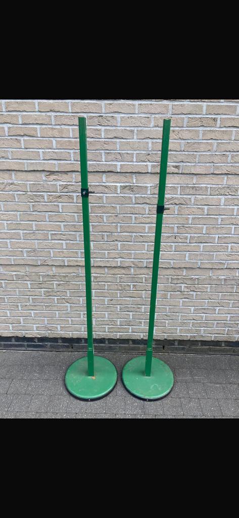 2 hoogspringpalen, Ophalen, Zo goed als nieuw