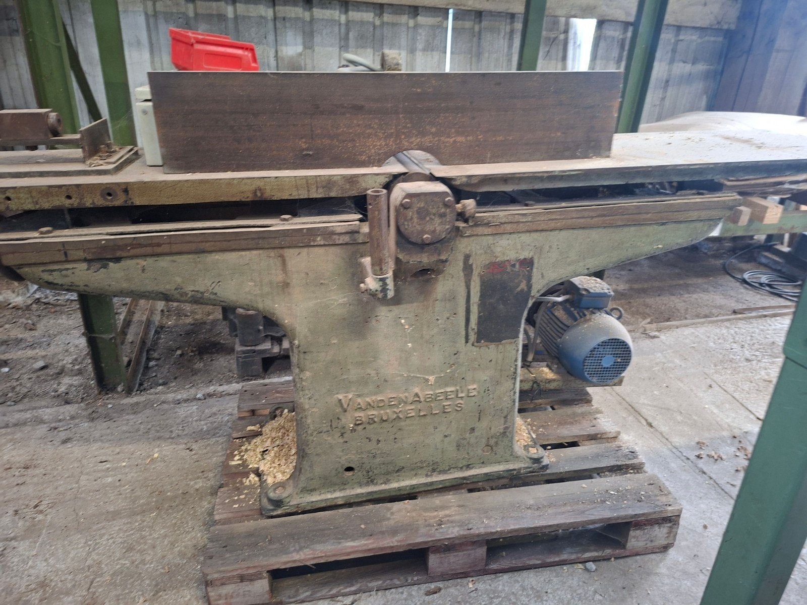 machine menuiserie, Enlèvement