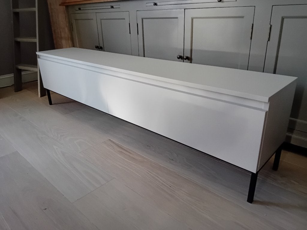 tv meubel + 4 deurskast in zelfde stijl nieuw, Huis en Inrichting, Ophalen, Zo goed als nieuw